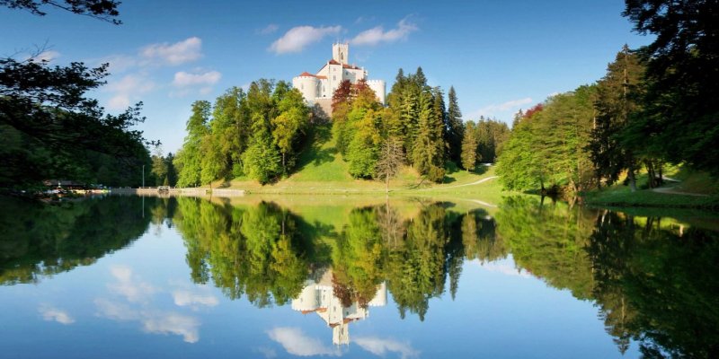 Trakošćan Castle with its lake